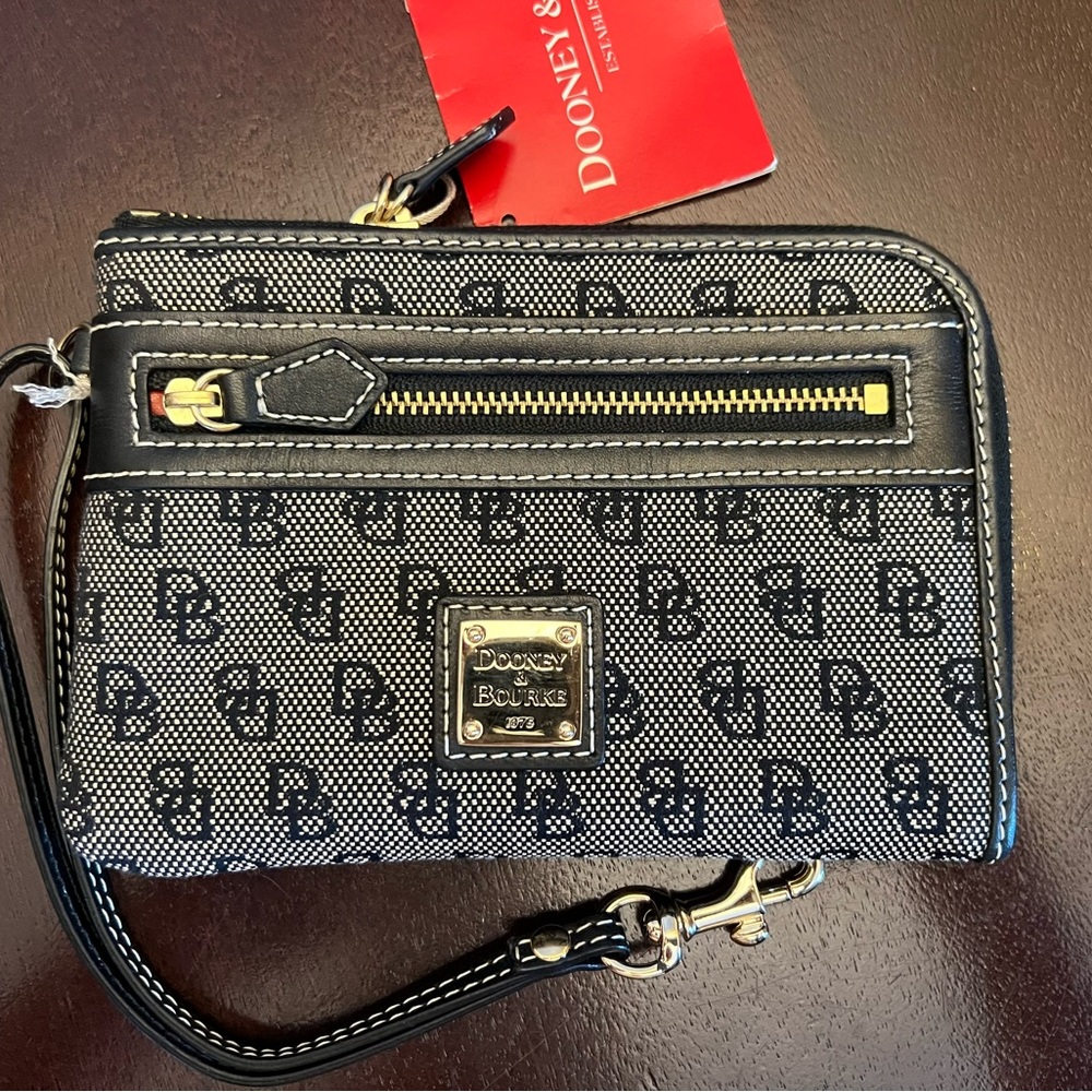 Dooney $ Bourke Wristlet